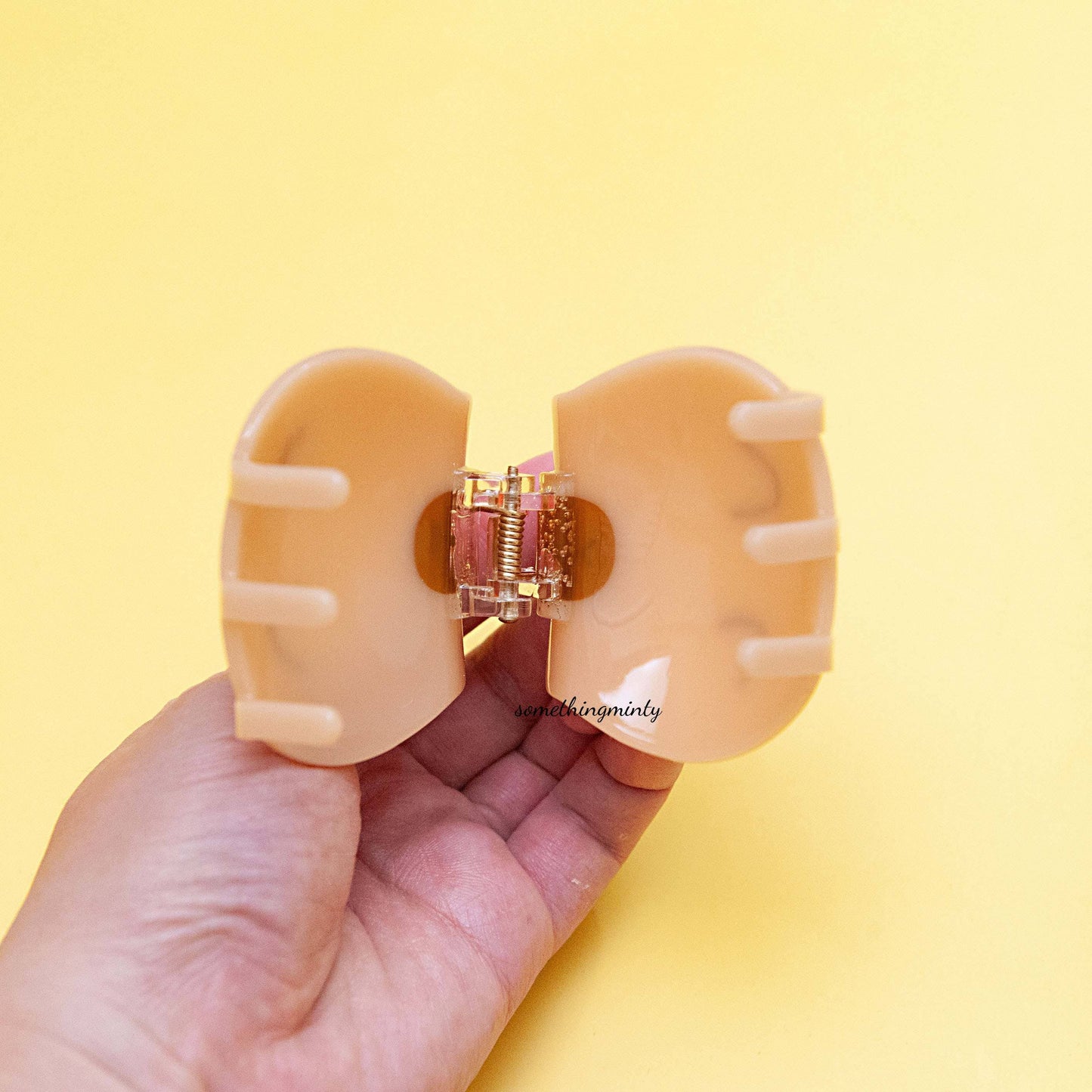 Capybara Acetate Hair Claw