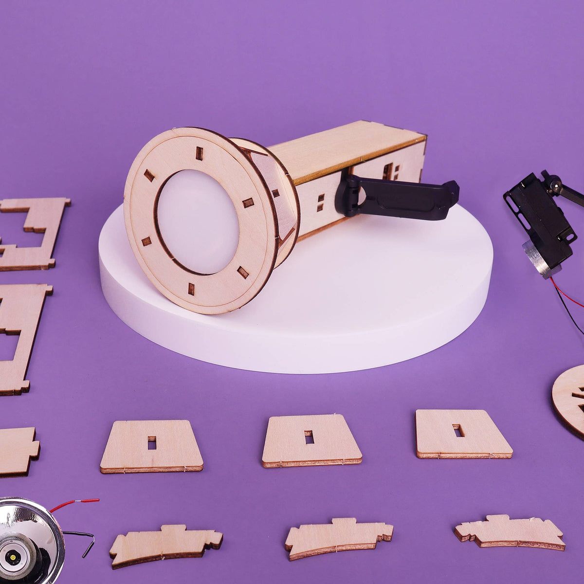 Hand-Crank Flashlight DIY Kit, Educational STEM Toy for Kids