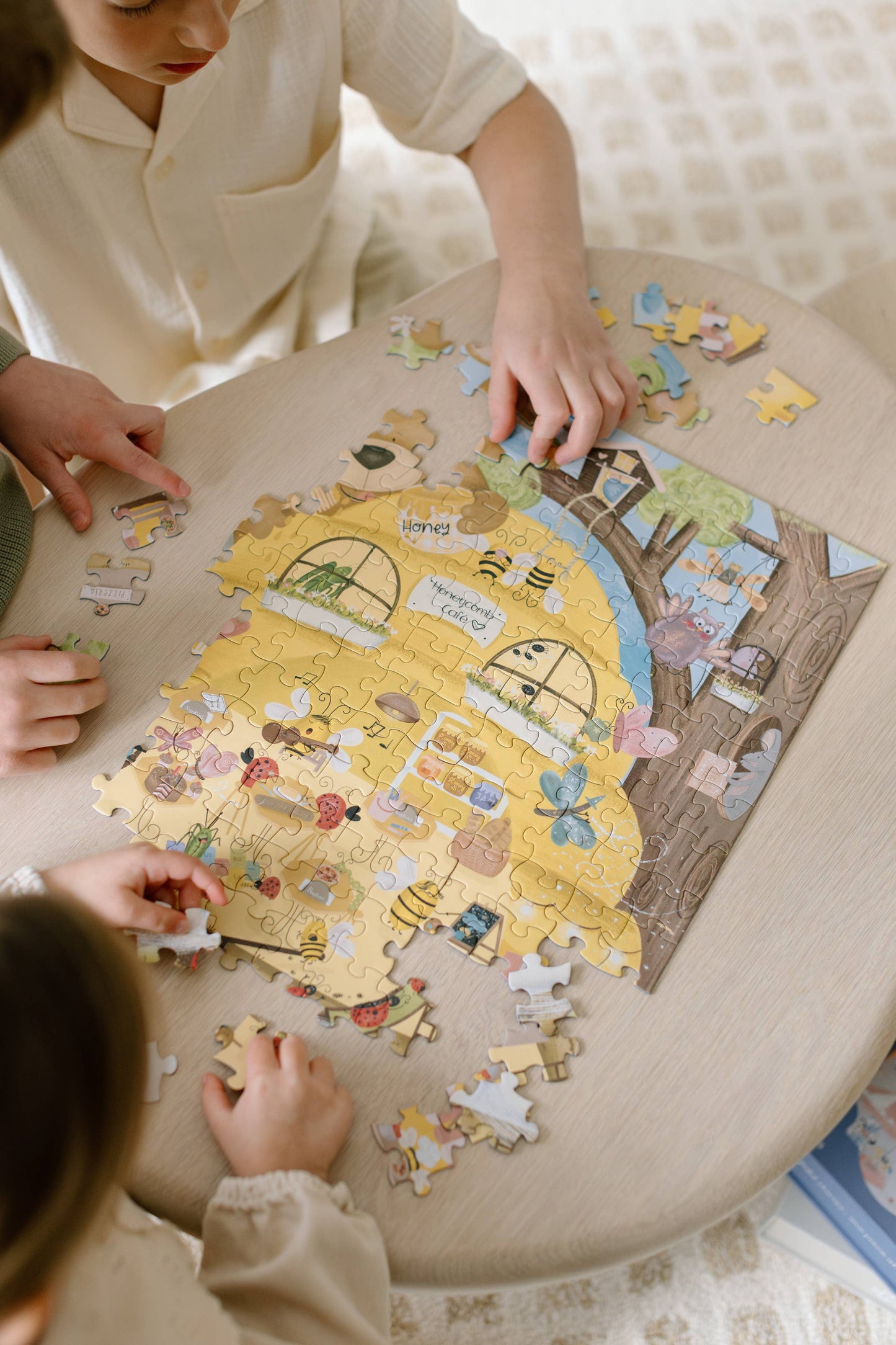 Honeycomb Cafe 200 Piece Puzzle