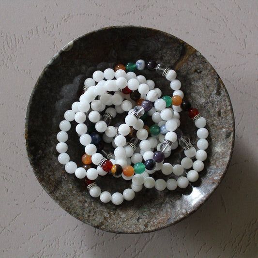 Seven Chakra Bracelet with White Agate 8mm (Crystals & Stone
