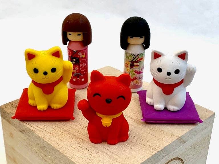 38346 Iwako Japanese Doll and Cat Card